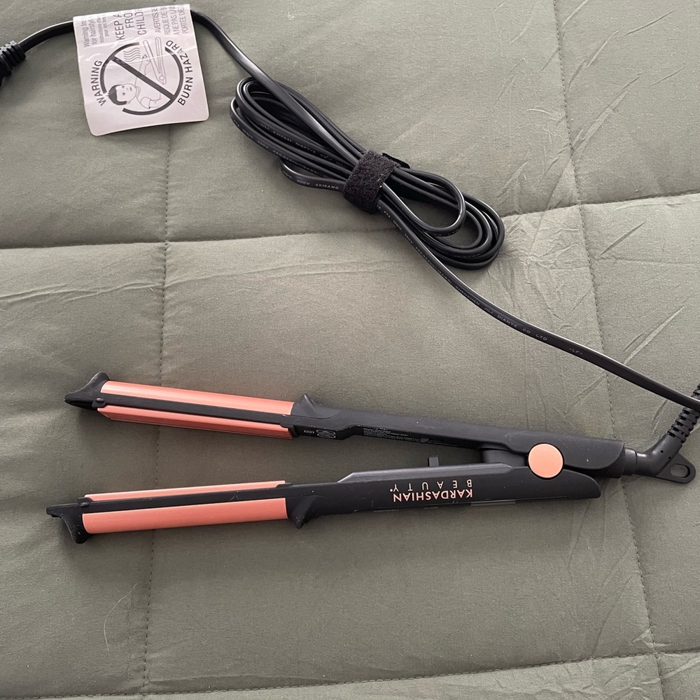 Kardashian flat iron/curler
